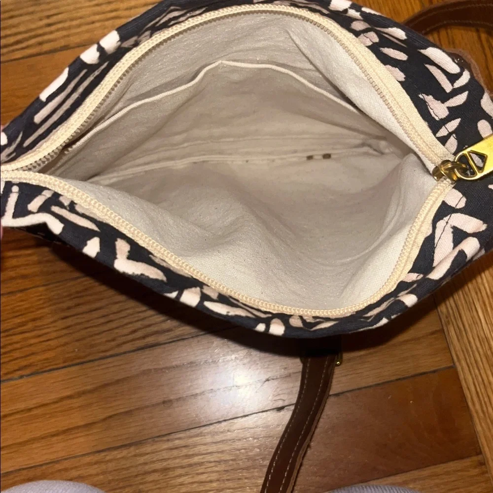 Sseko Foldover Crossbody Clutch in Kawa, Excellent Condition‎